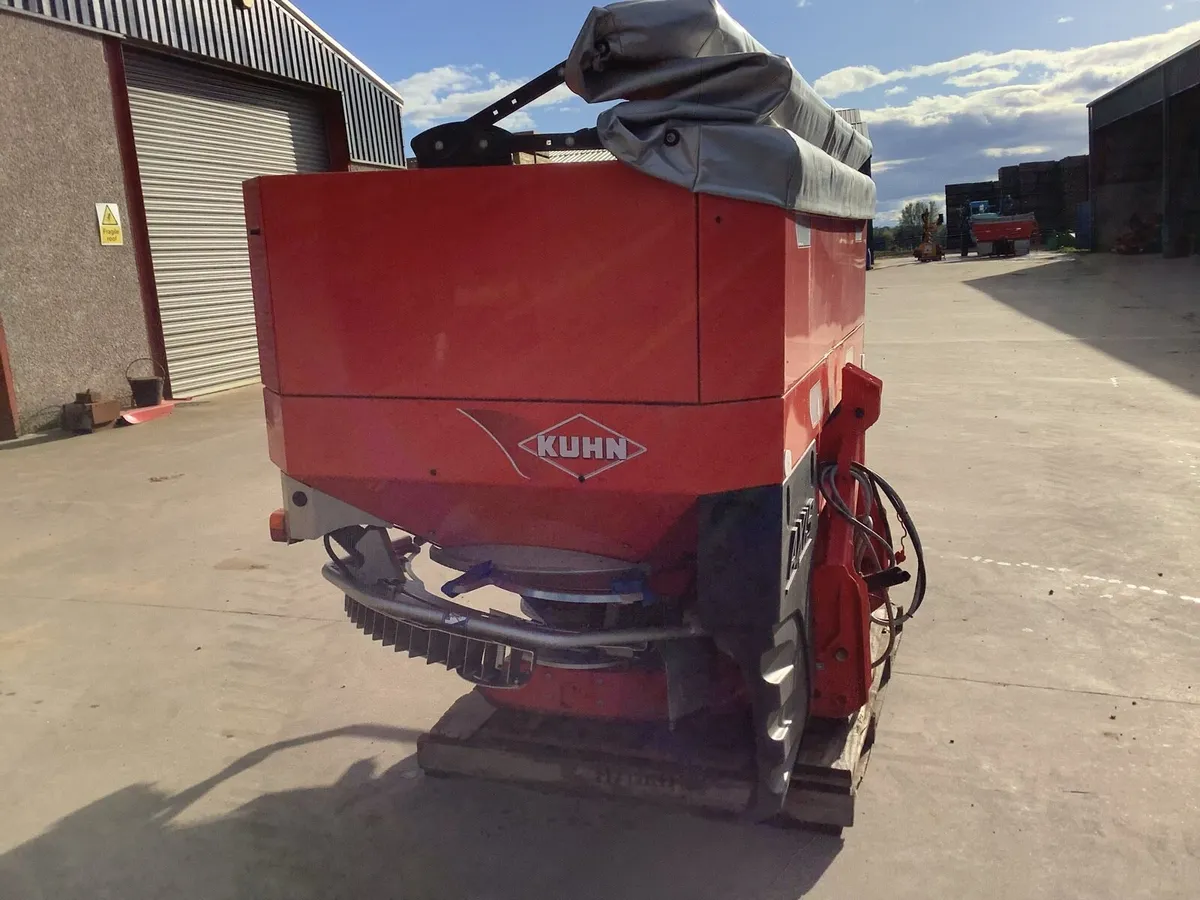 Kuhn Fertiliser Spreader - Image 4