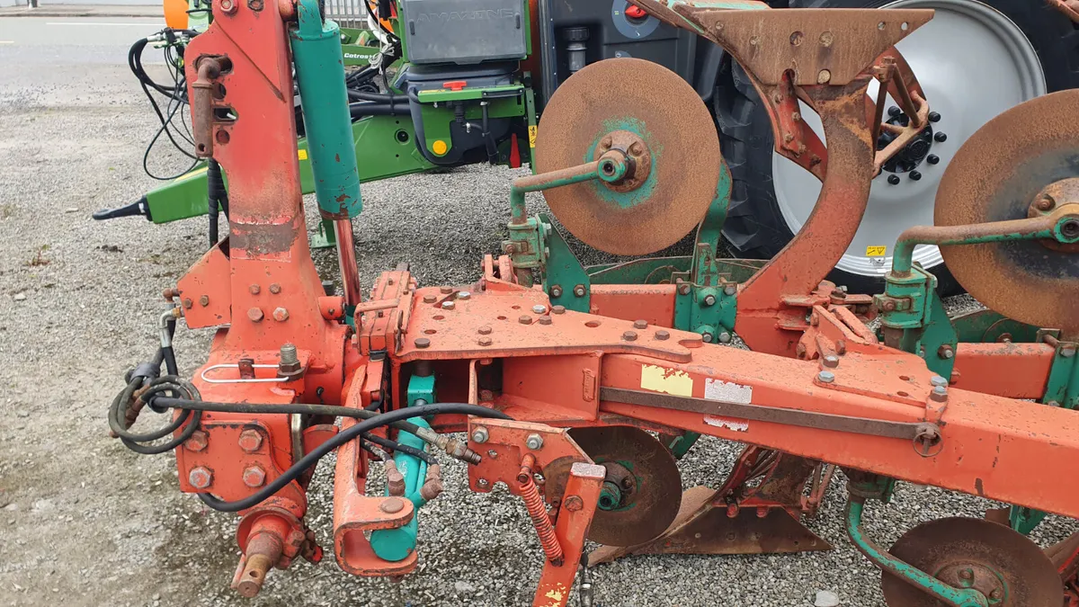 Kverneland 4 Furrow 16 inch  Reversible Plough - Image 2