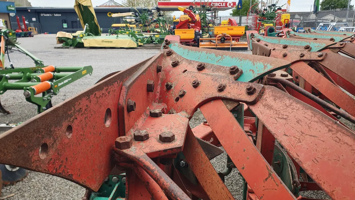 Kverneland 4 Furrow 16 inch  Reversible Plough - Image 3