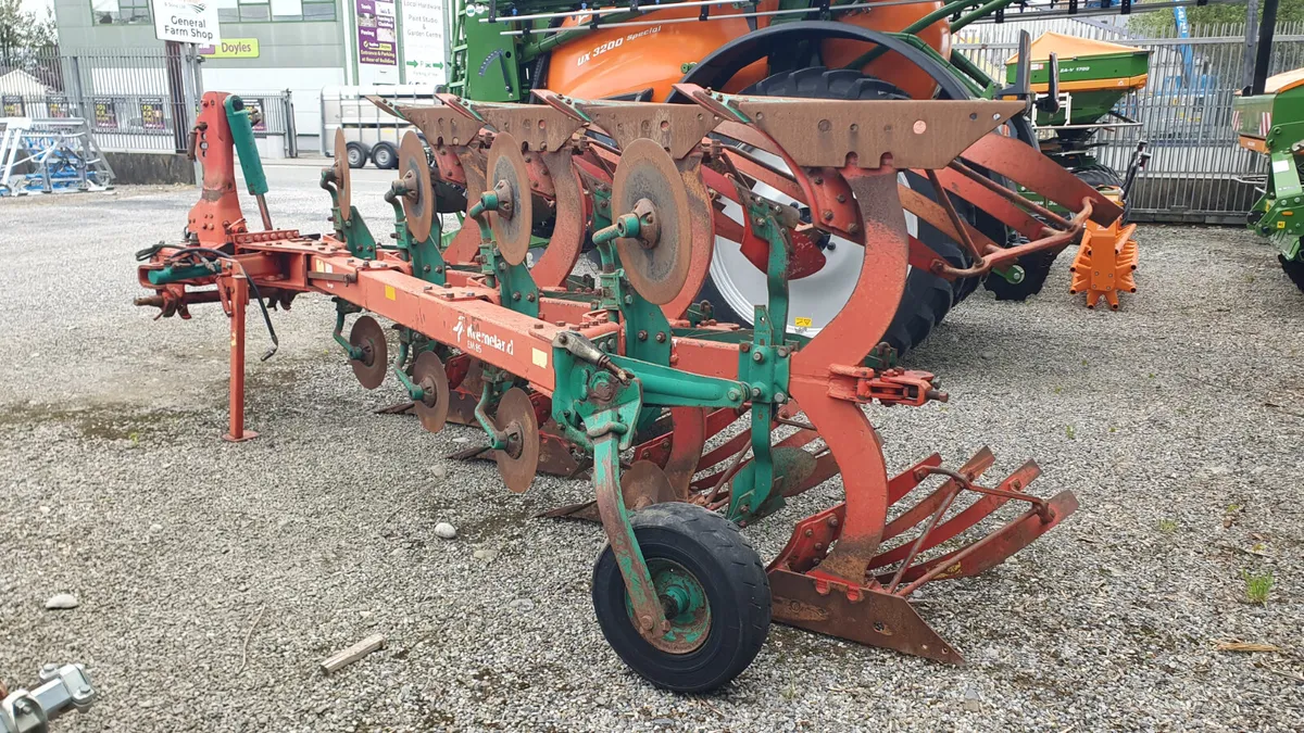 Kverneland 4 Furrow 16 inch  Reversible Plough - Image 4