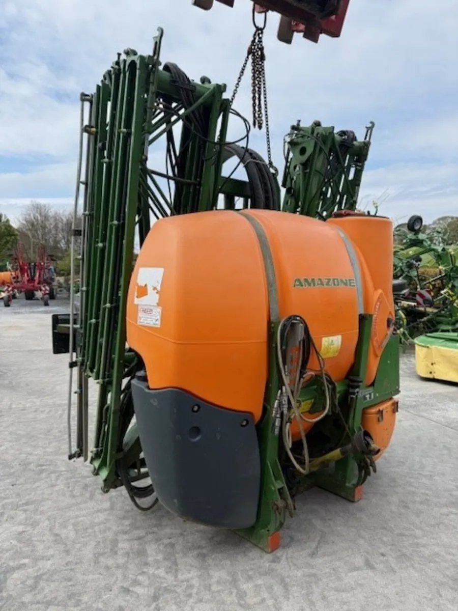 AMAZONE UF1501 18M SPRAYER - Image 1