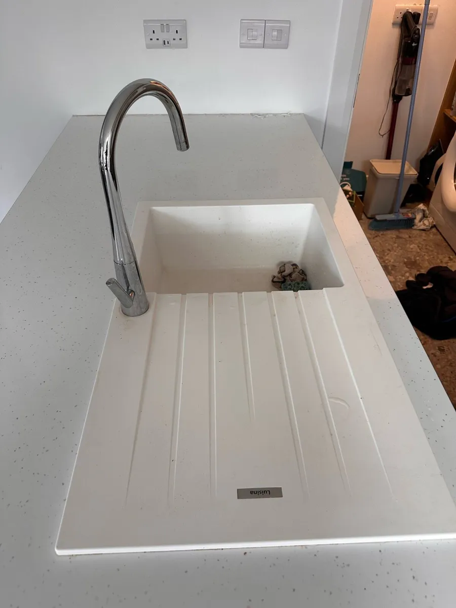 Worktop with integrated sink - Image 2