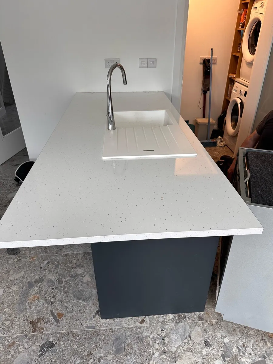 Worktop with integrated sink - Image 3