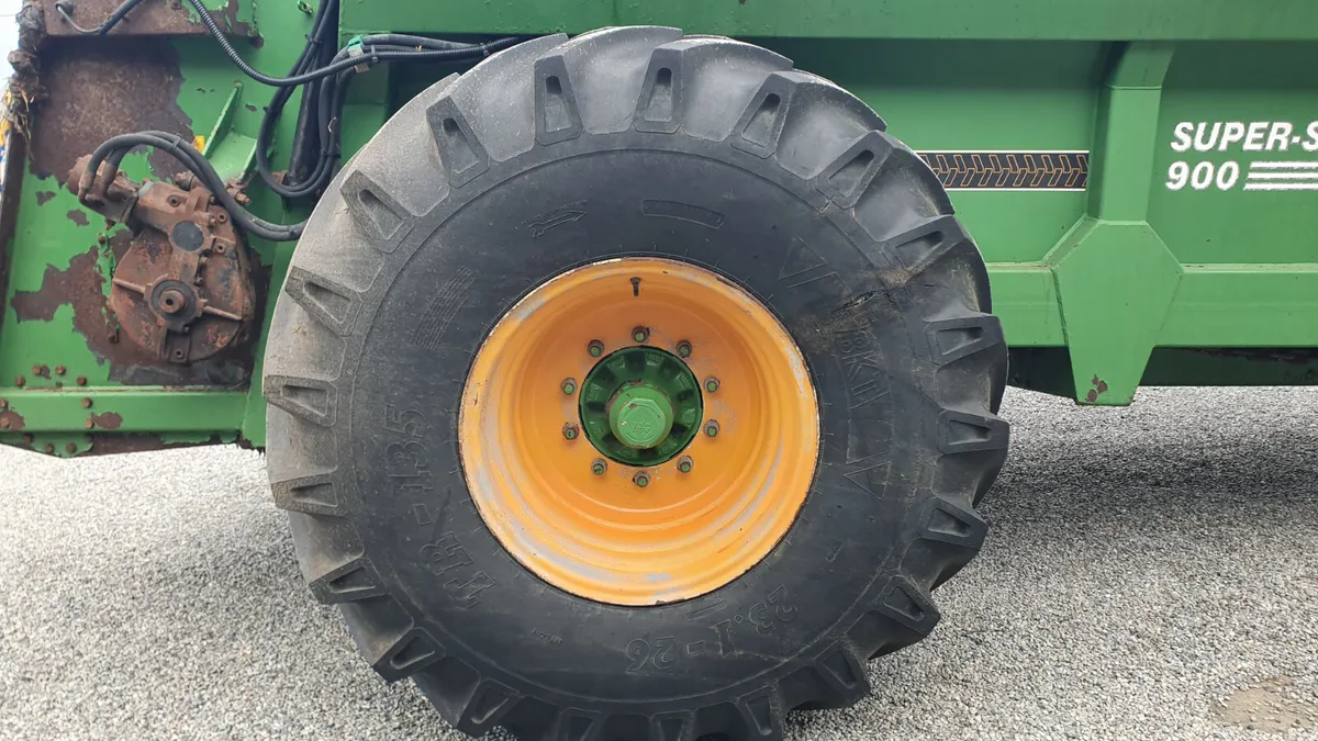 Cross 900 Rear Dung Spreader - Image 4
