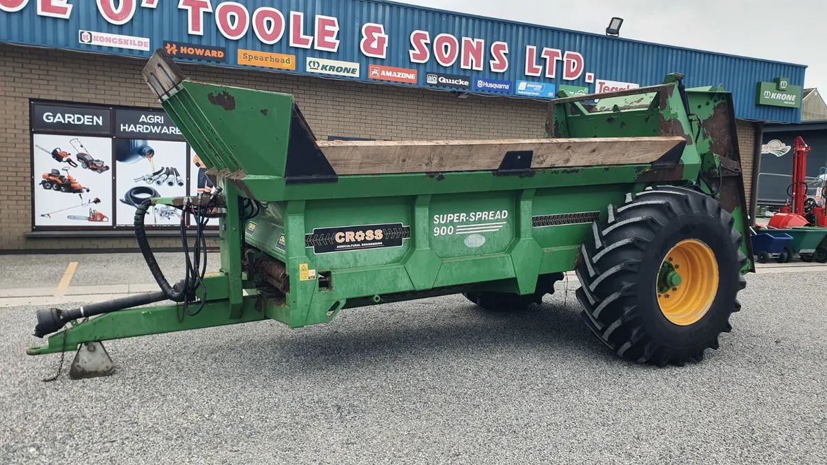 Cross 900 Rear Dung Spreader - Image 1