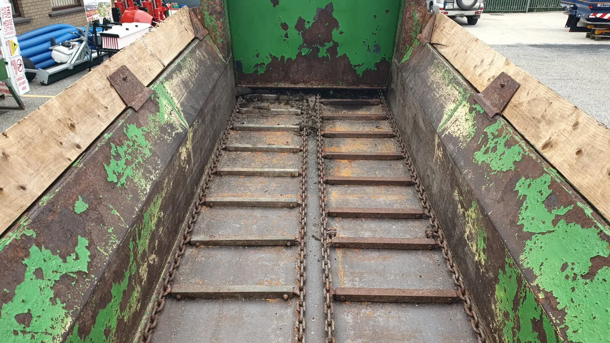 Cross 900 Rear Dung Spreader - Image 3