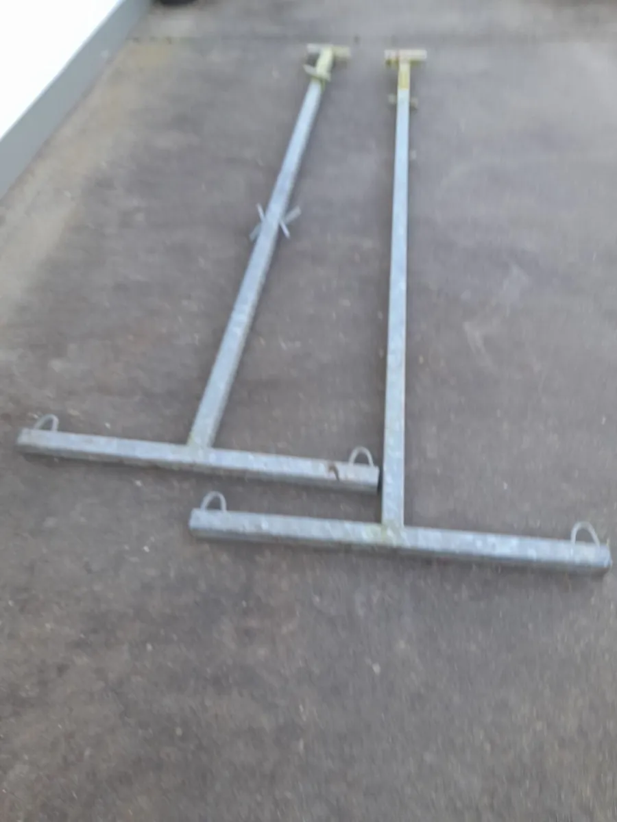 Clothes line poles - Image 1