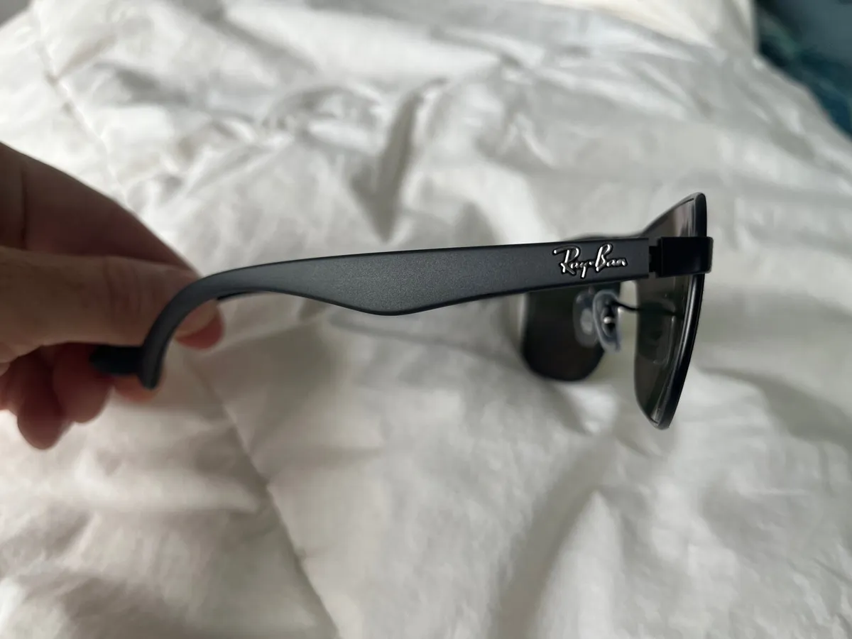 Authentic RayBan Papolarized Aviatior sunglasses - Image 3