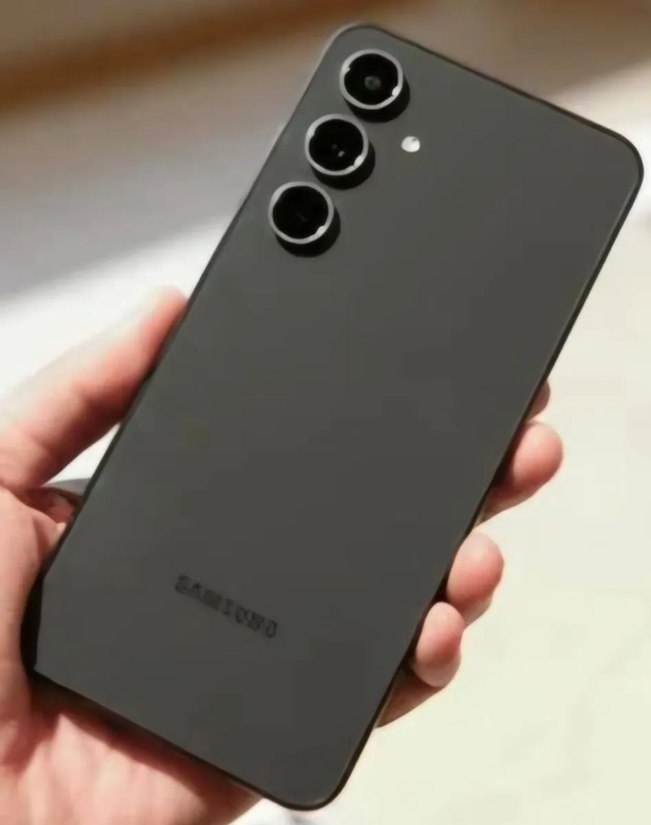 Samsung s 24 FE - Image 1