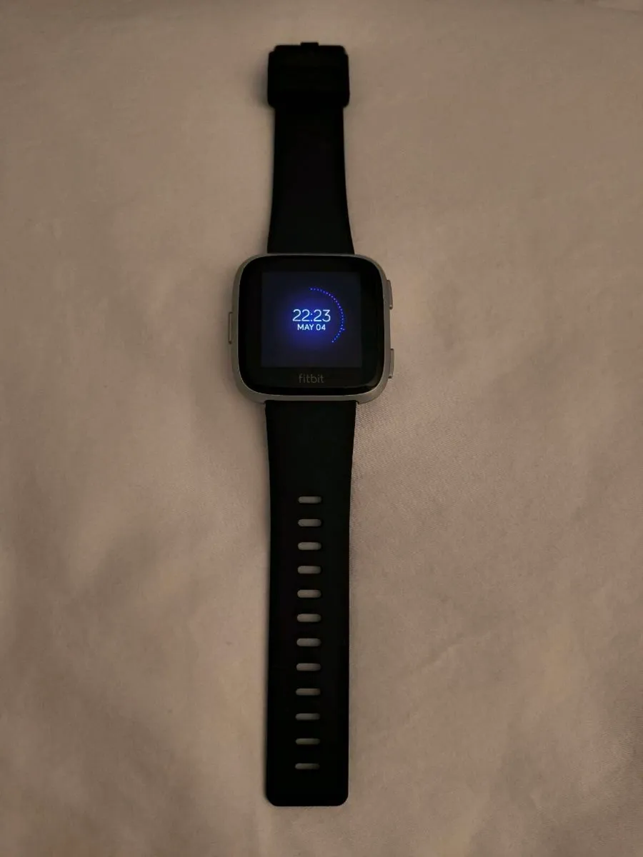 Fitbit Versa Smartwatch - Image 2