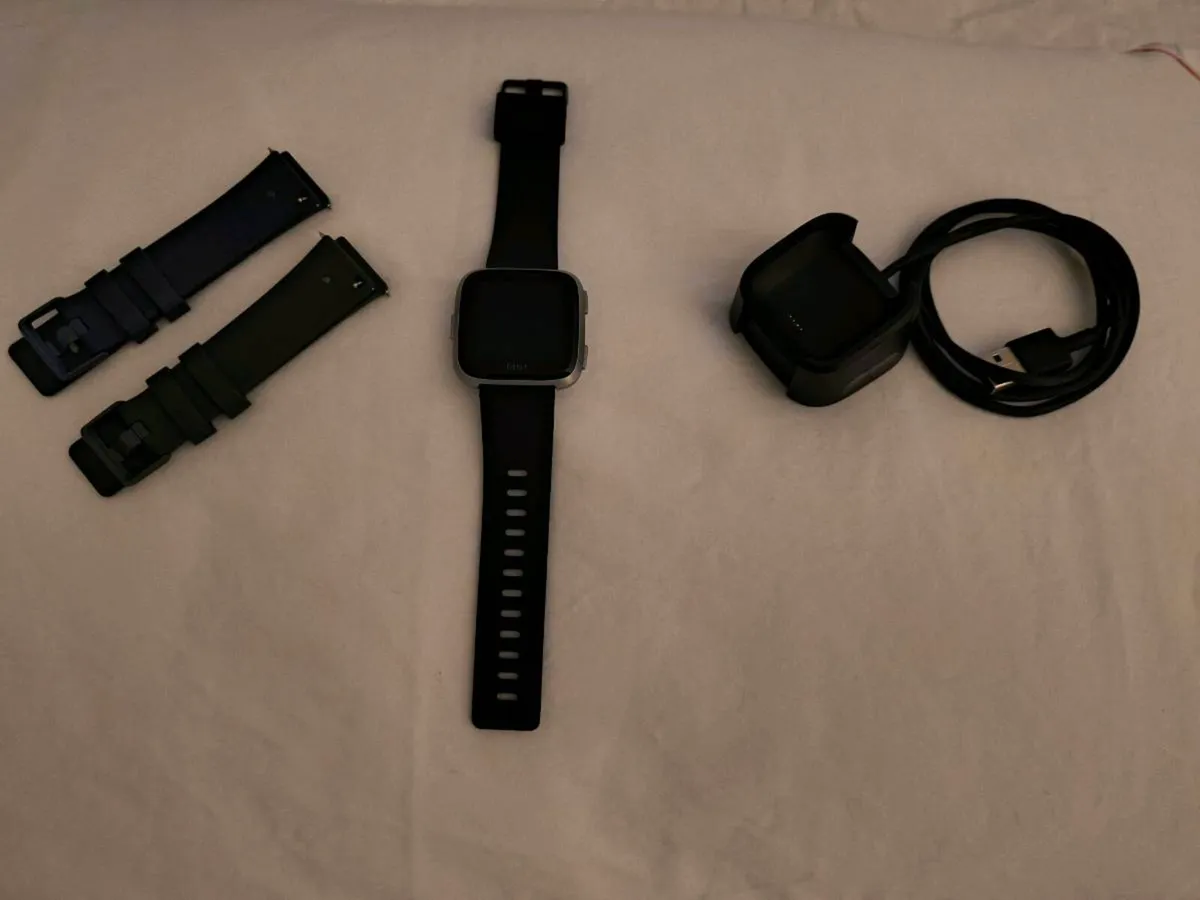 Fitbit Versa Smartwatch - Image 3