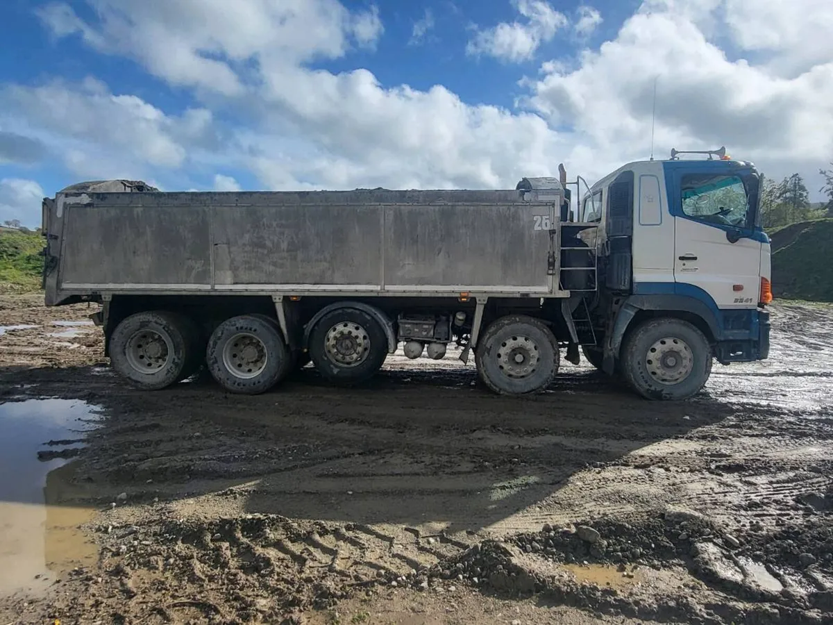 5 axle tipper truck driver job - Image 3
