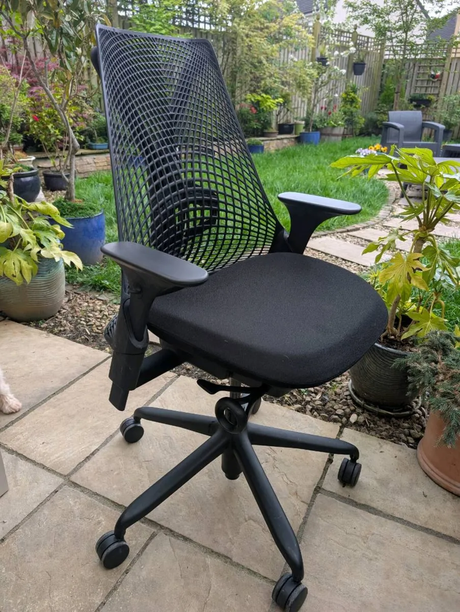 Ergonomic office chair