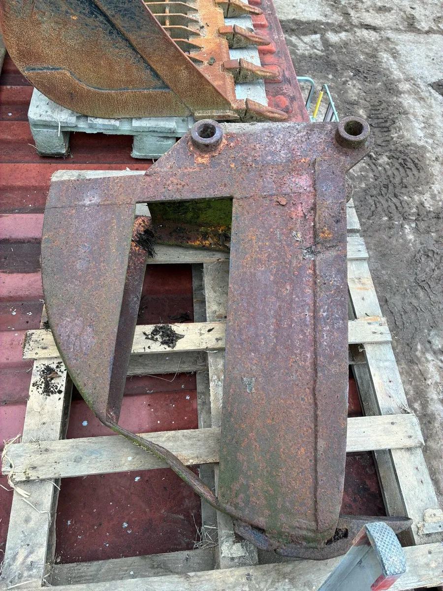 GEITH 45mm pin drain bucket 3cx or 6 ton - Image 1