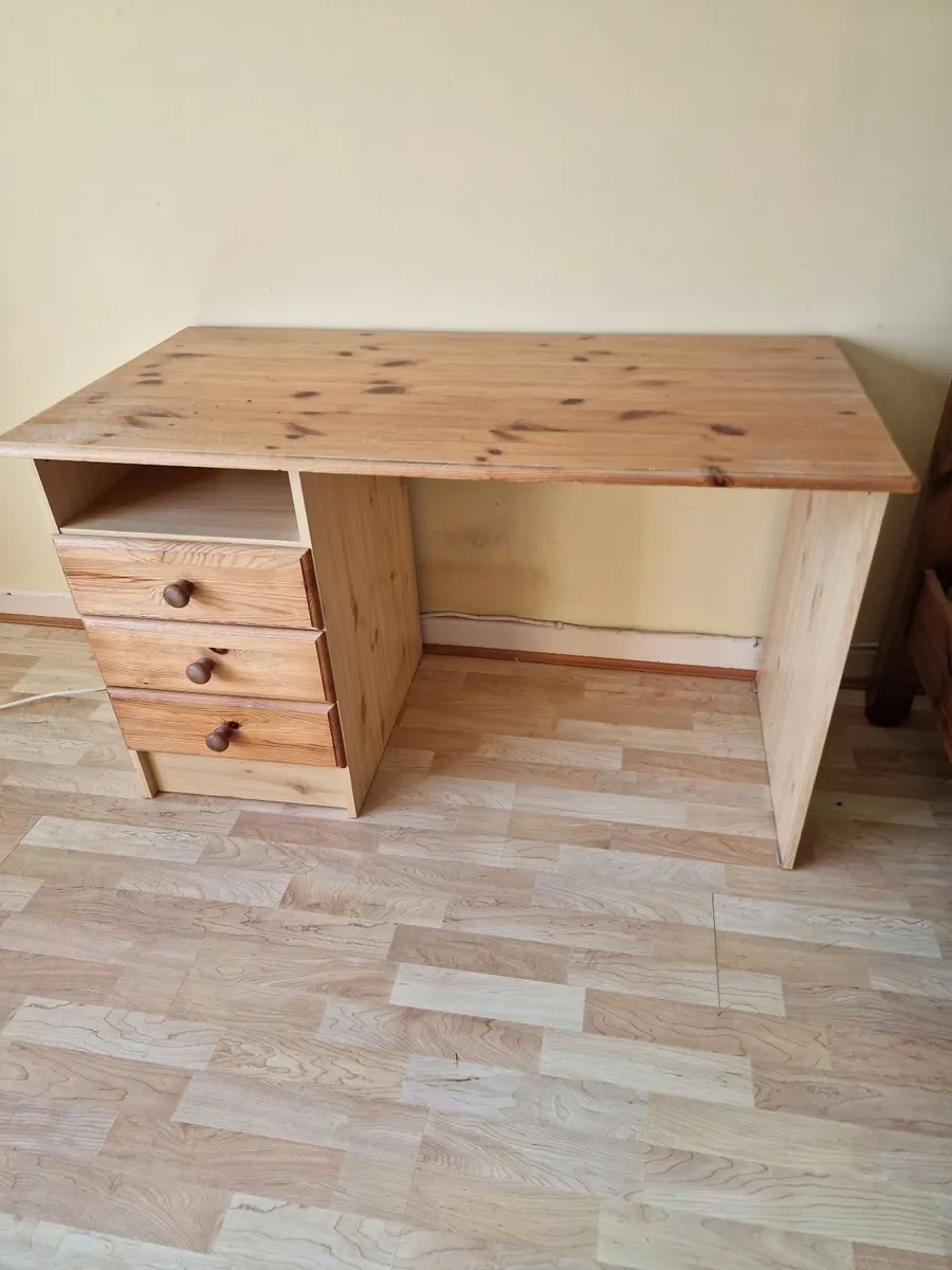 Desk Free to Take Away
