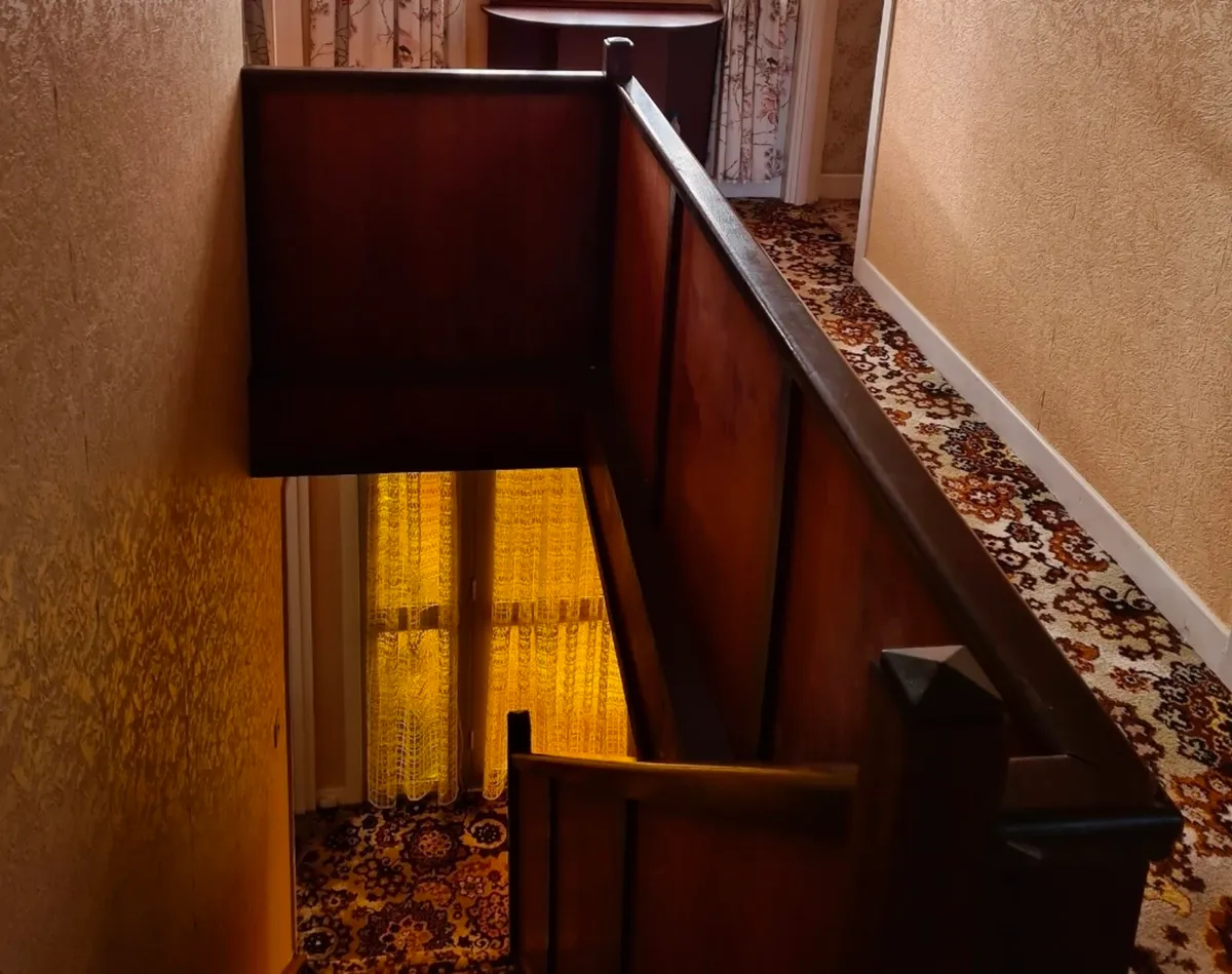 Solid Mahogany Stairs & Bannister - Image 3