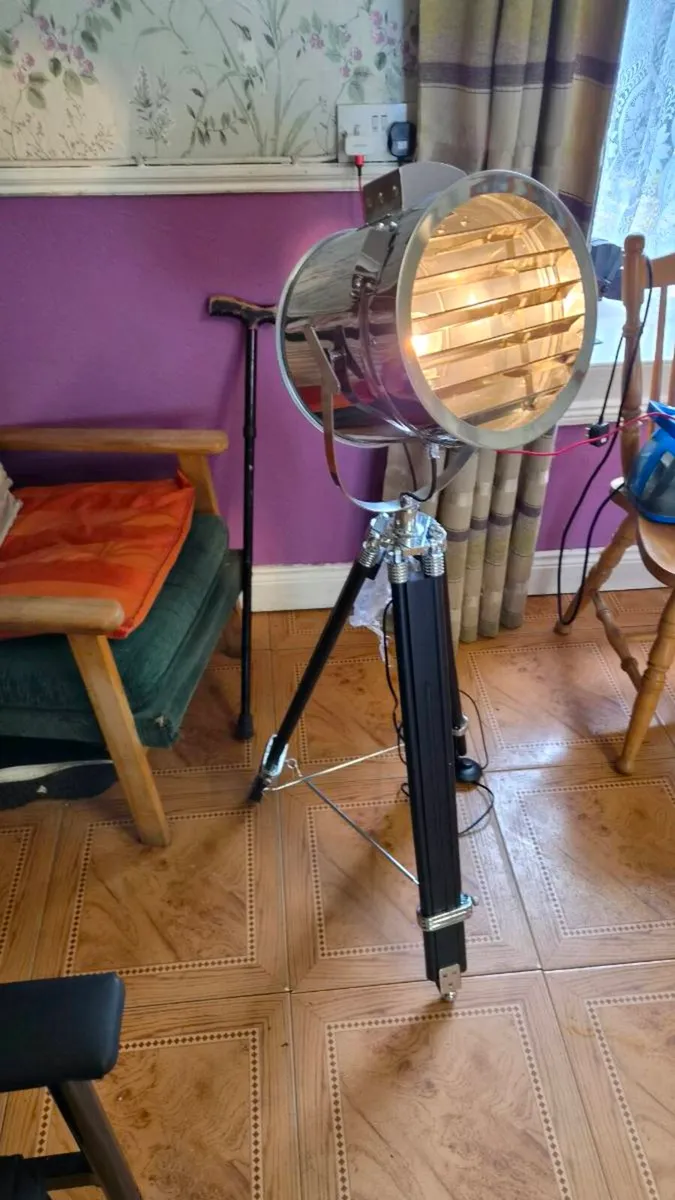 Spot light - Image 2