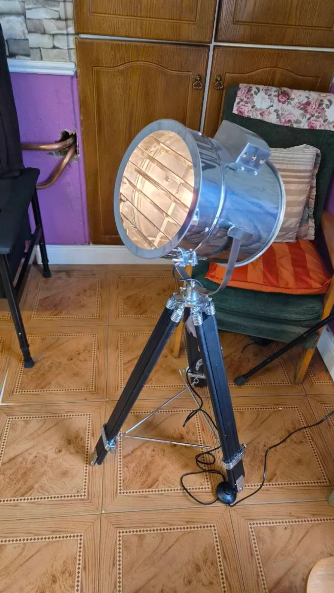Spot light - Image 3
