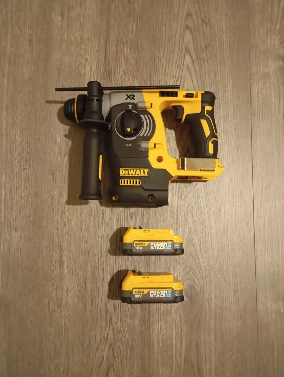 DeWalt dch273 SDS Drill & Powerstack Batteries - Image 1