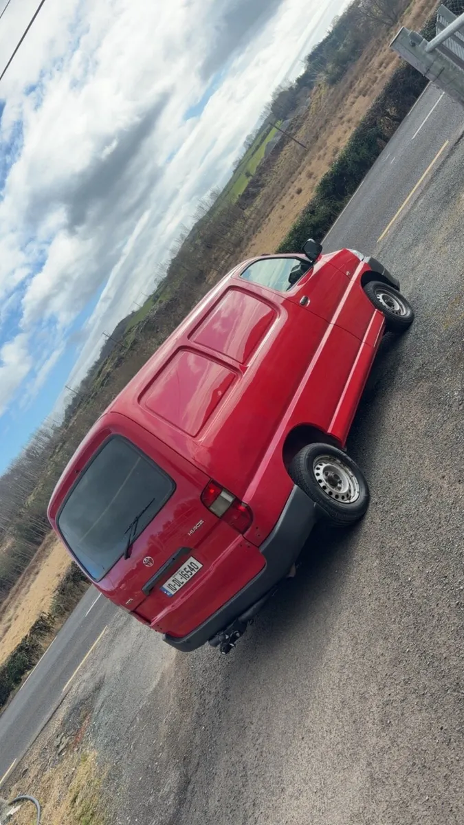 2010 Toyota Hiace - Image 3