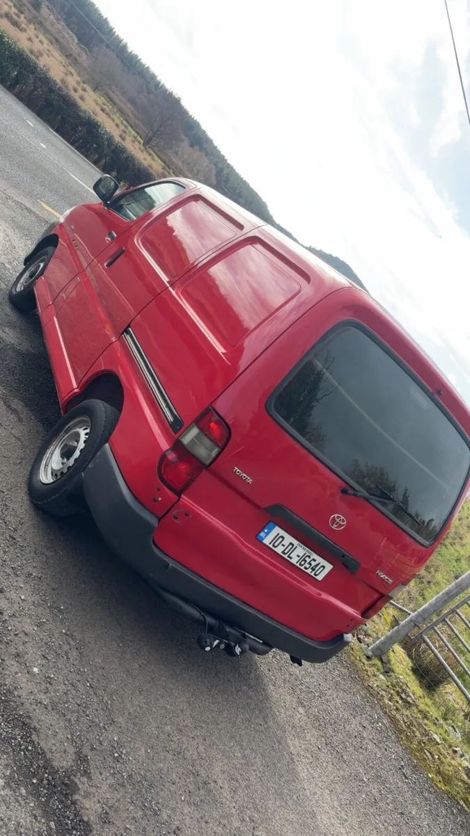 2010 Toyota Hiace - Image 4