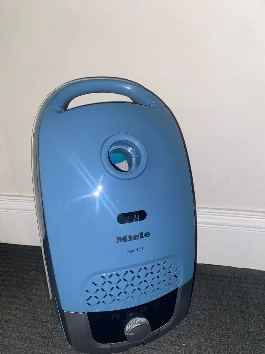 Miele S1 Blue Hoover - Image 1