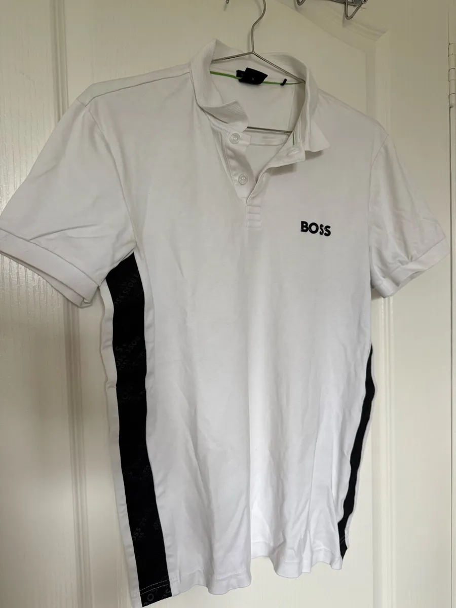 Hugo Boss men t-shirt, immaculate condition - Image 2