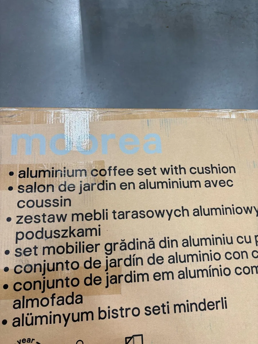 Outdoor table and chair set - Image 2