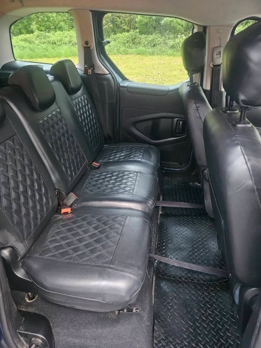 2018 Taxi for rent - Image 4