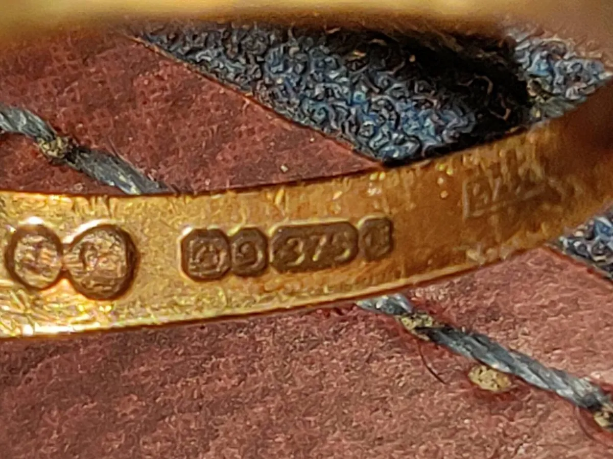 RARE, SQUARE IDENTITY, 9CT THICK Gold Vintage Ring - Image 4