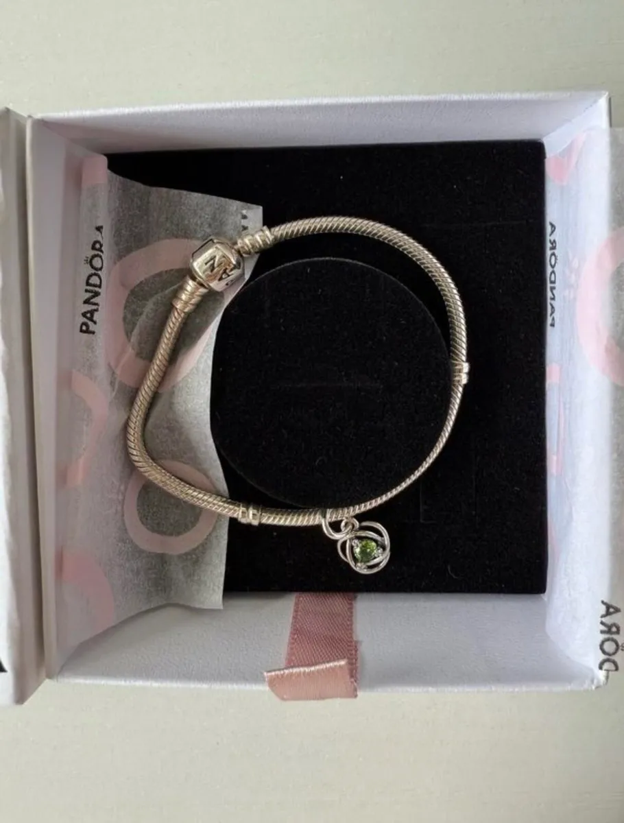 Brand new Pandora bracelet with green stone charm - Image 1