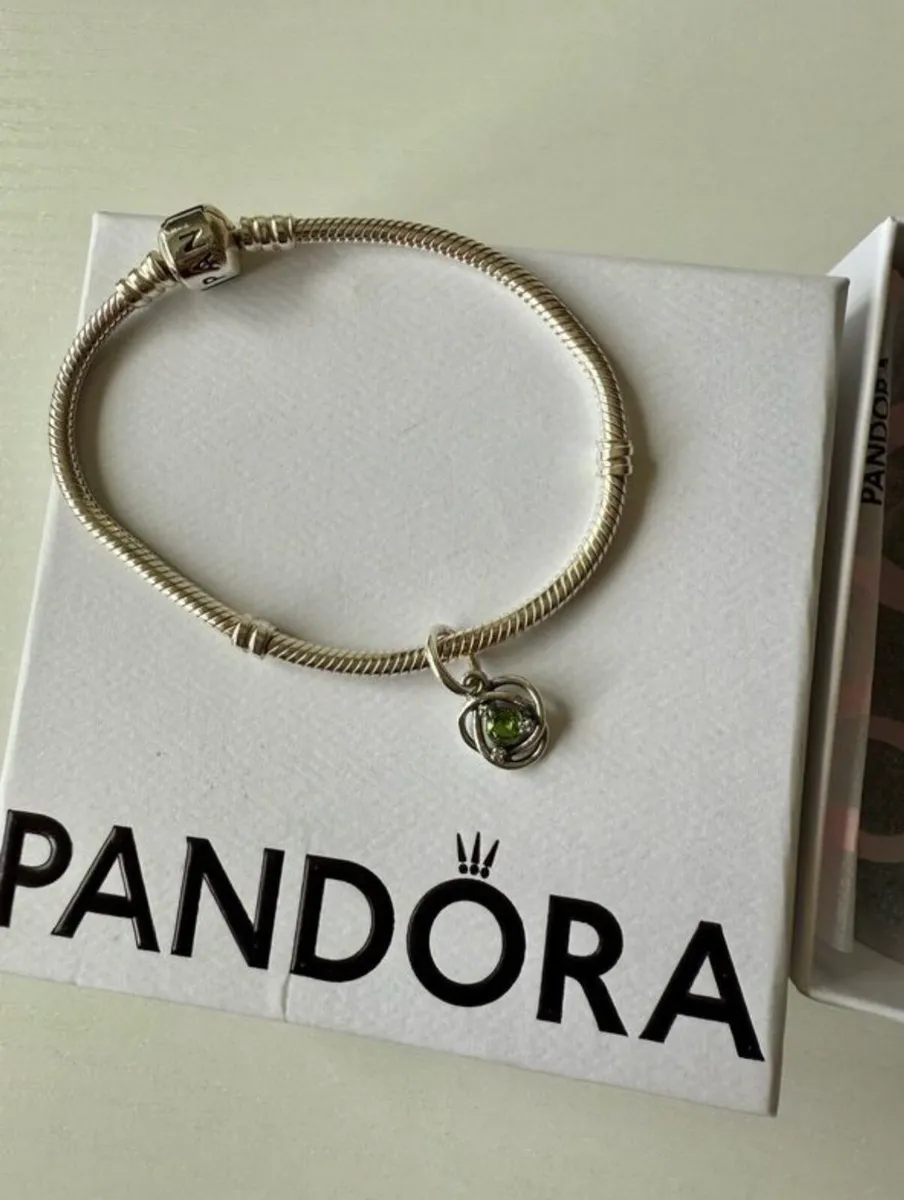 Brand new Pandora bracelet with green stone charm - Image 3