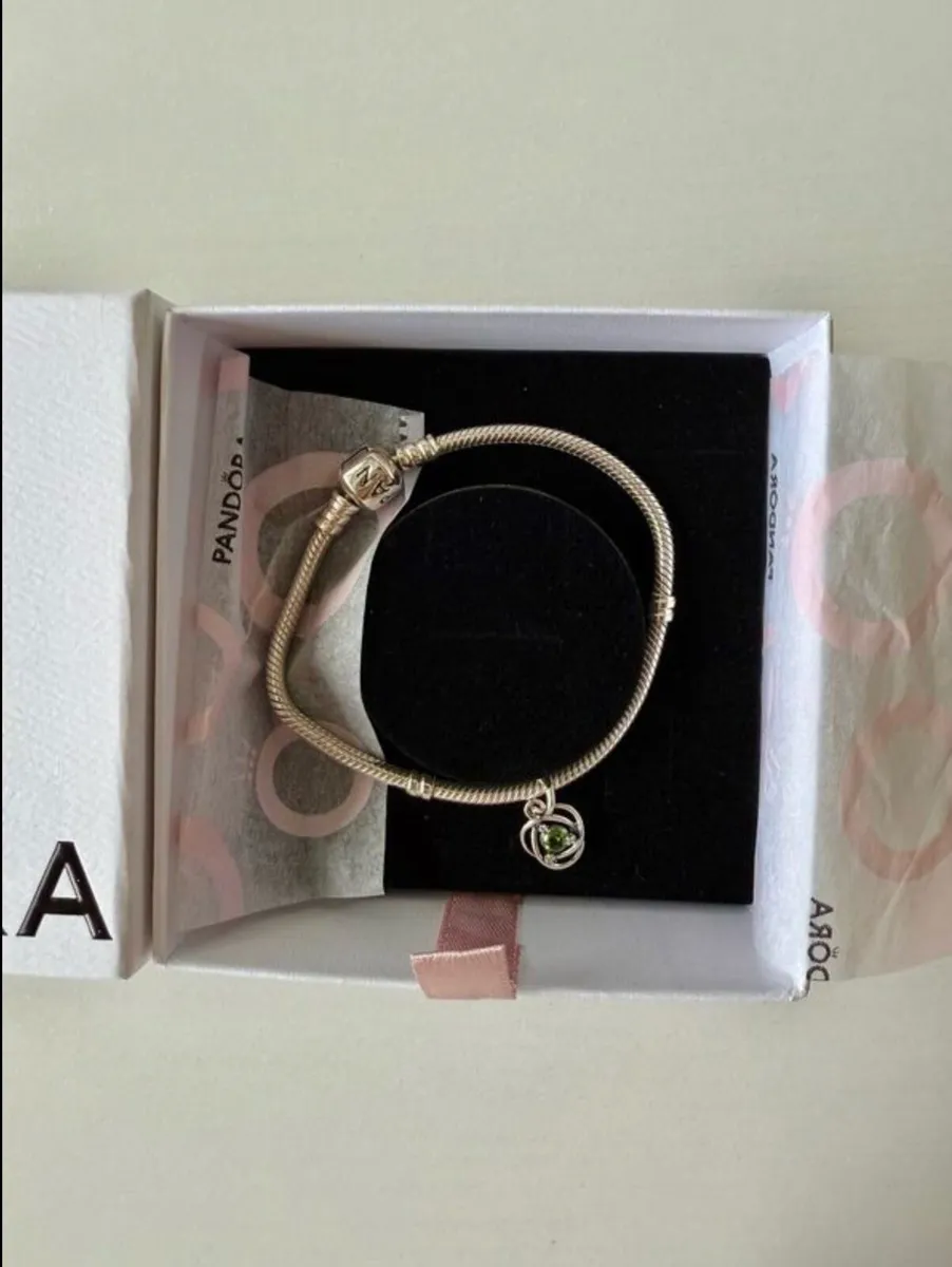 Brand new Pandora bracelet with green stone charm - Image 4