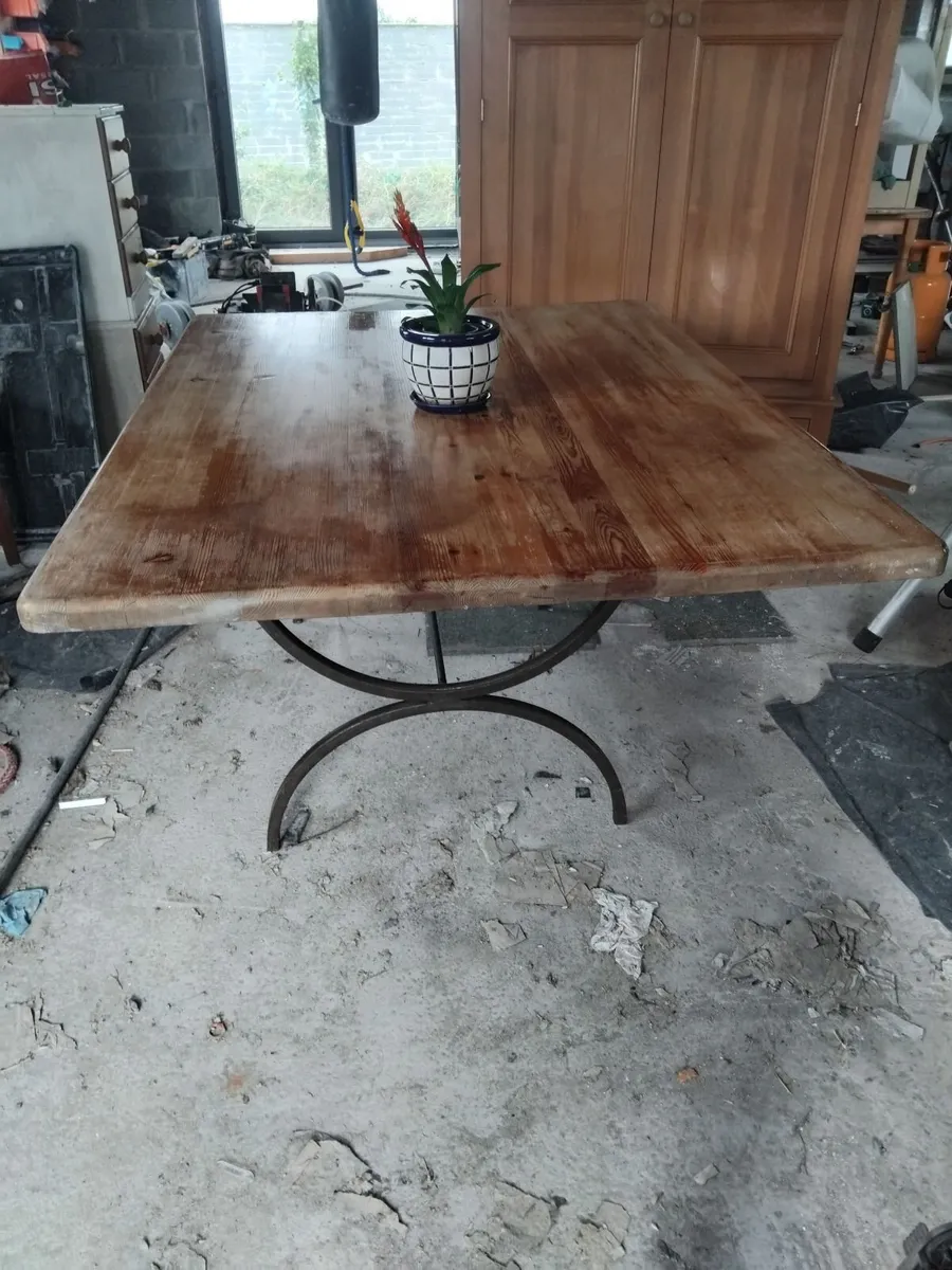 Kitchen table - Image 1