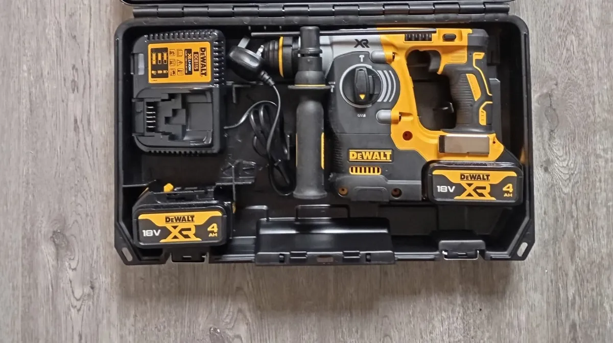 DeWalt dch273 SDS Drill (New) - Image 2