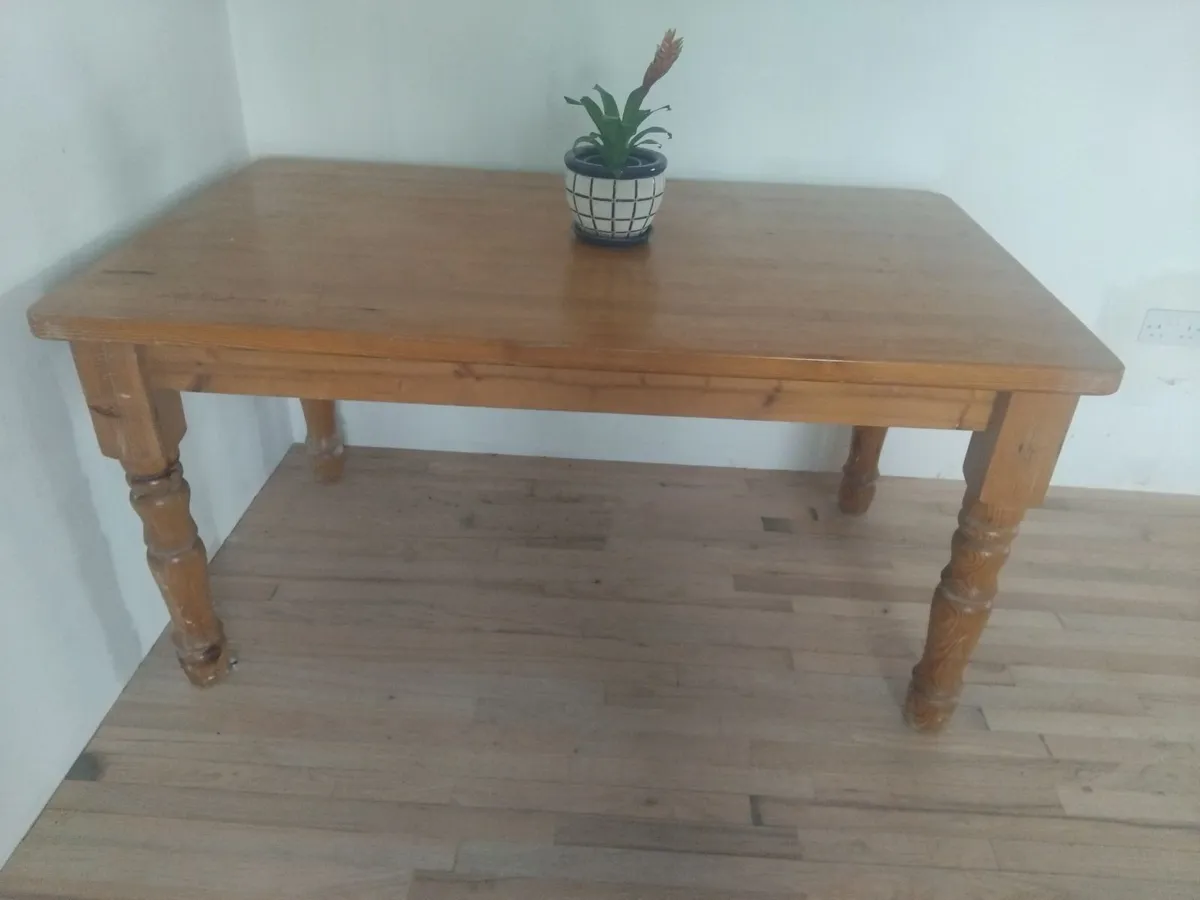 Kitchen table - Image 1