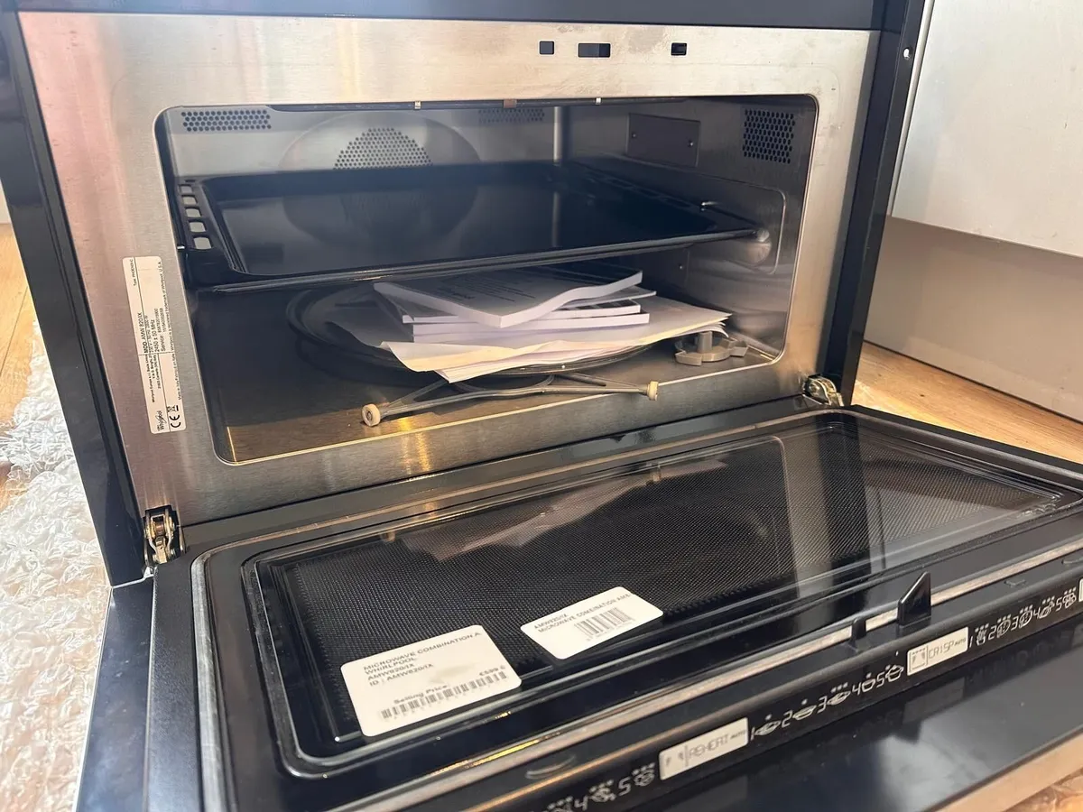 Whirlpool integrated microwave oven - Image 4