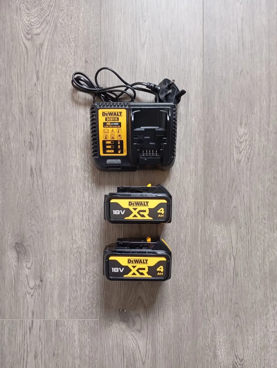 DeWalt 4ah Batteries and Charger (New)