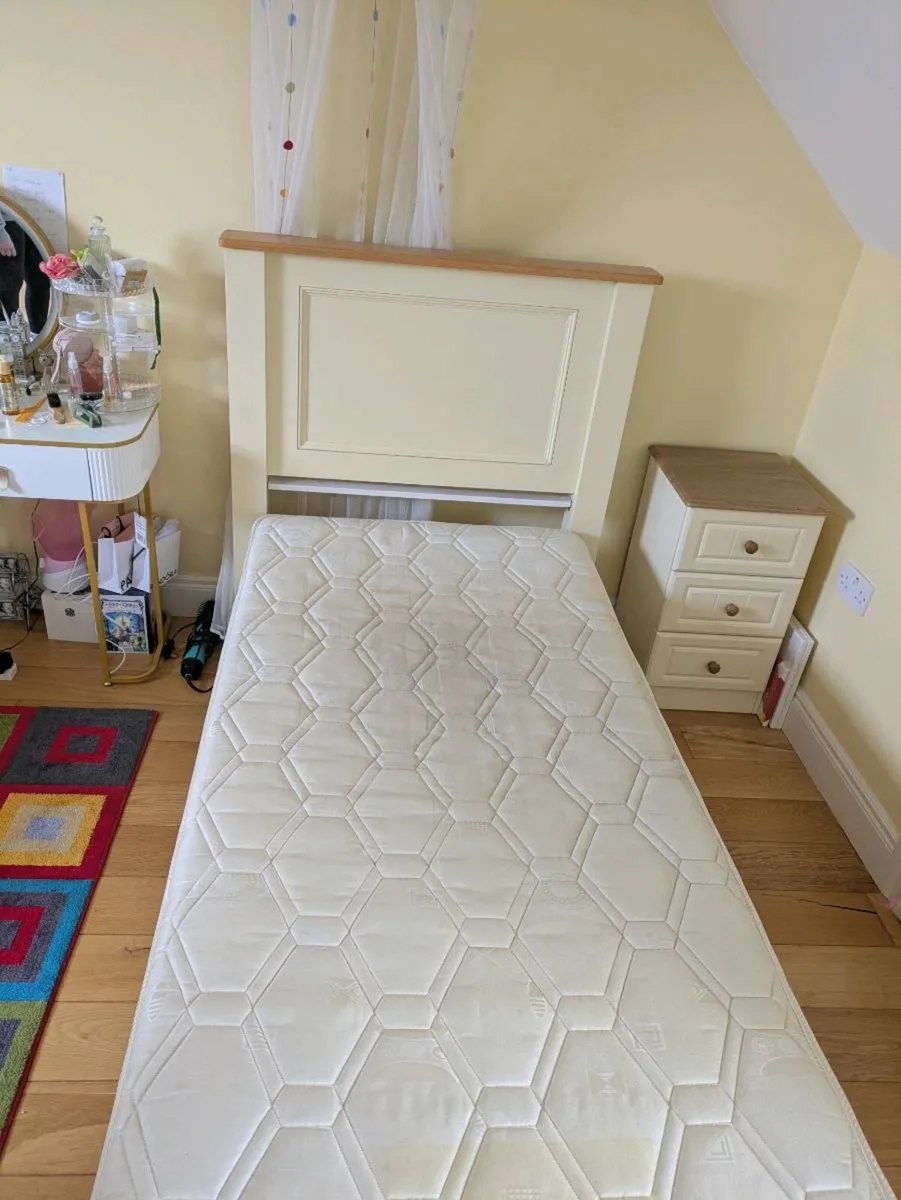 Single bed with mattress - Image 2