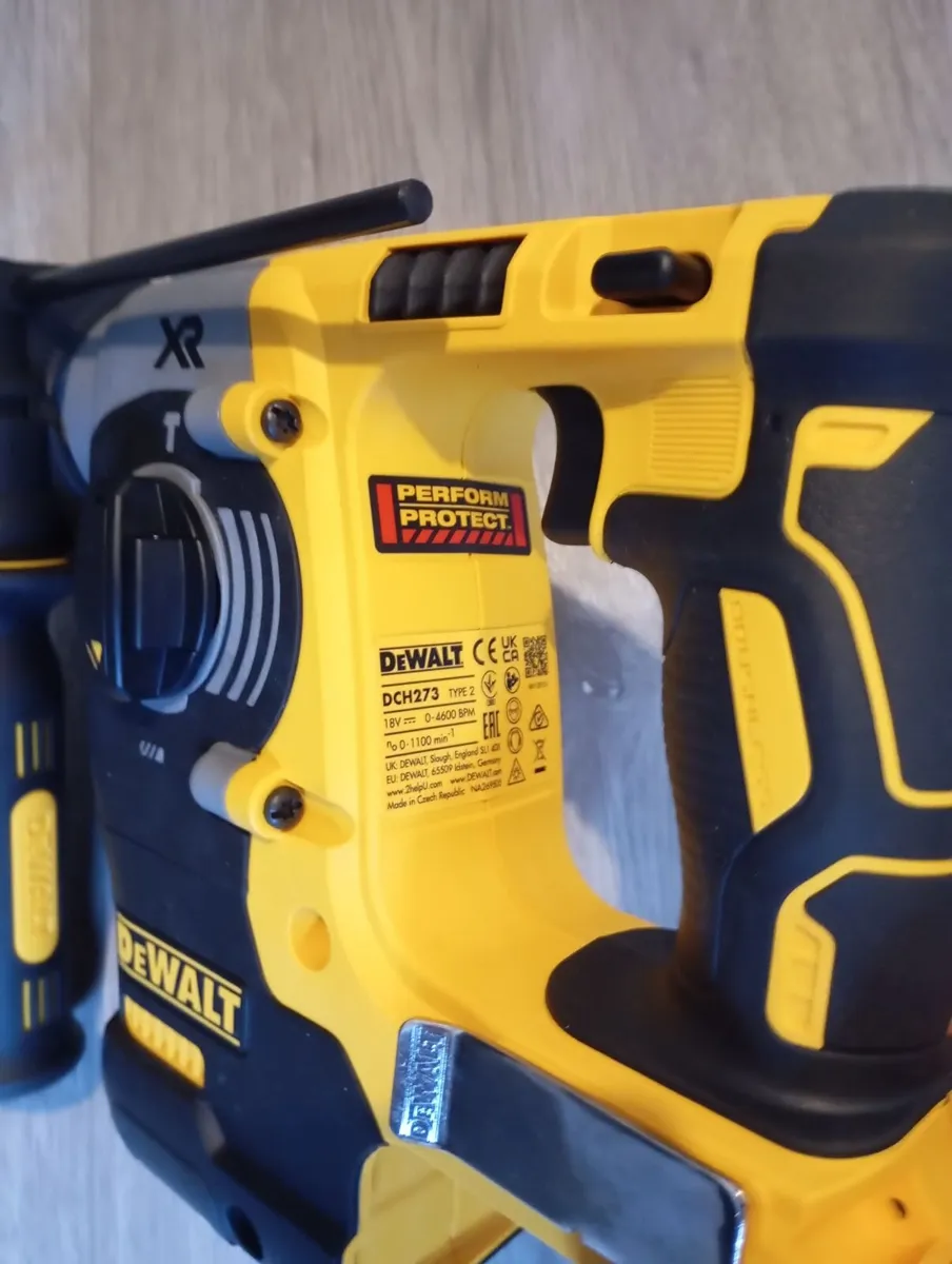 DeWalt dch273 SDS Drill (New) - Image 4