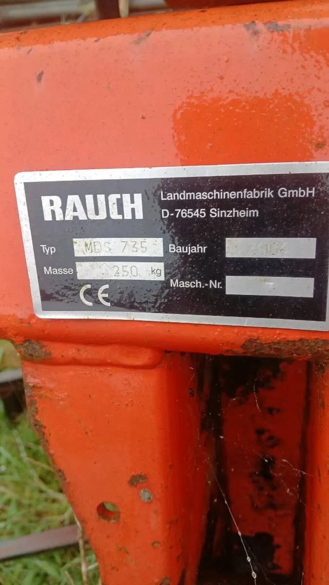 Rauch fertilizer spreader - Image 1