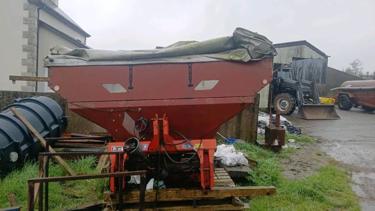 Rauch fertilizer spreader - Image 2