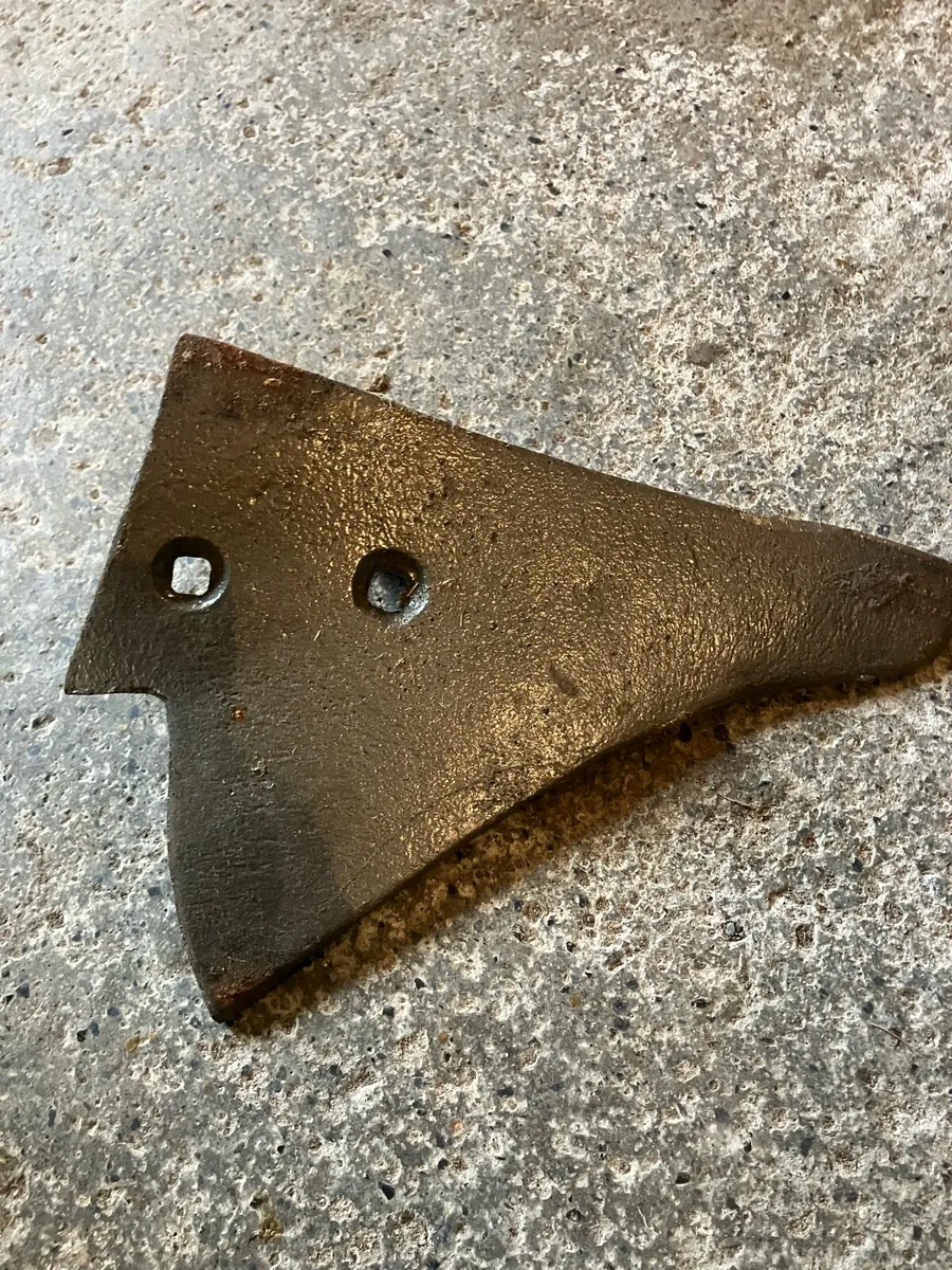 Pierse, Ferguson plough points - Image 3