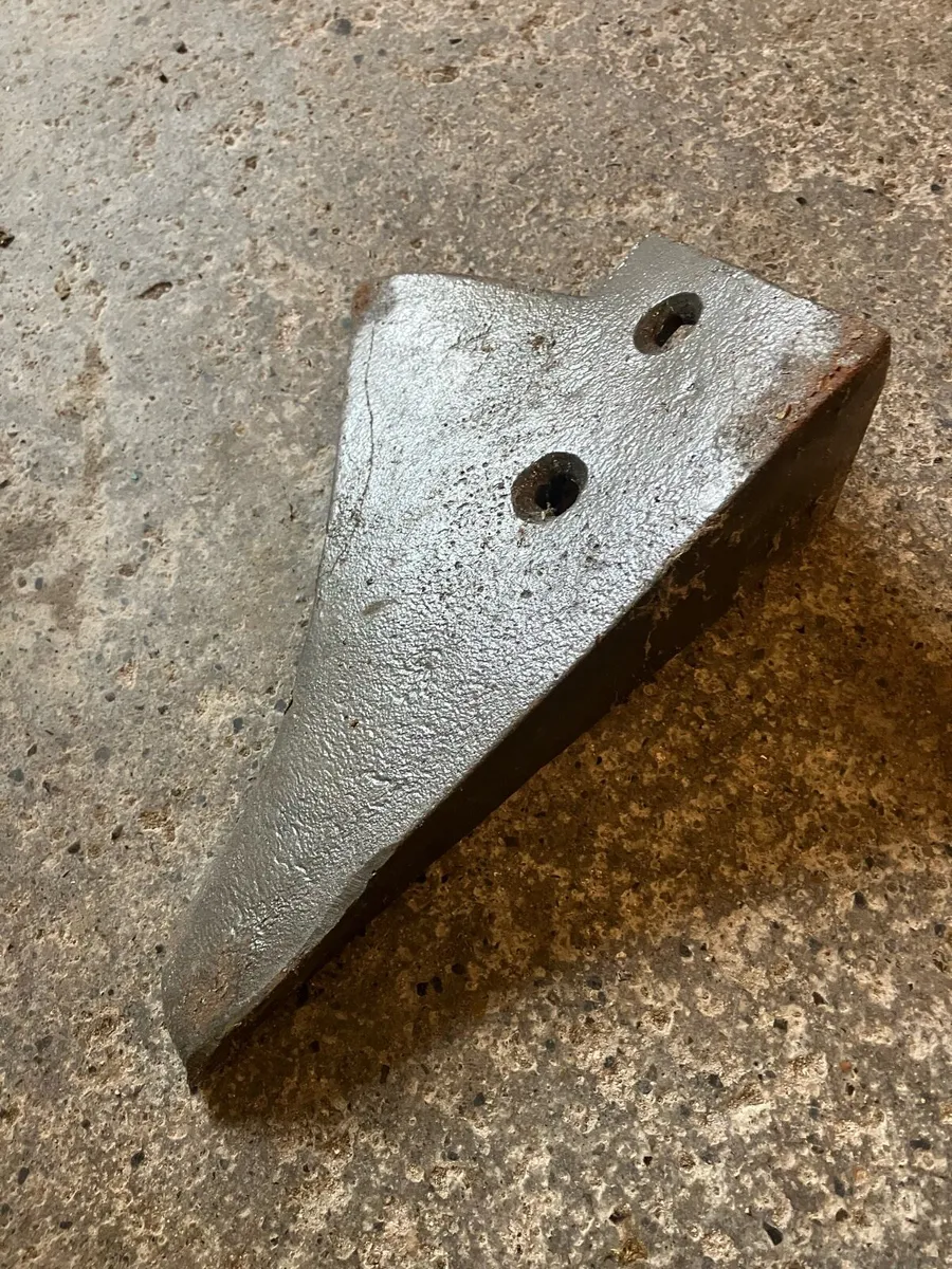 Pierse, Ferguson plough points - Image 4