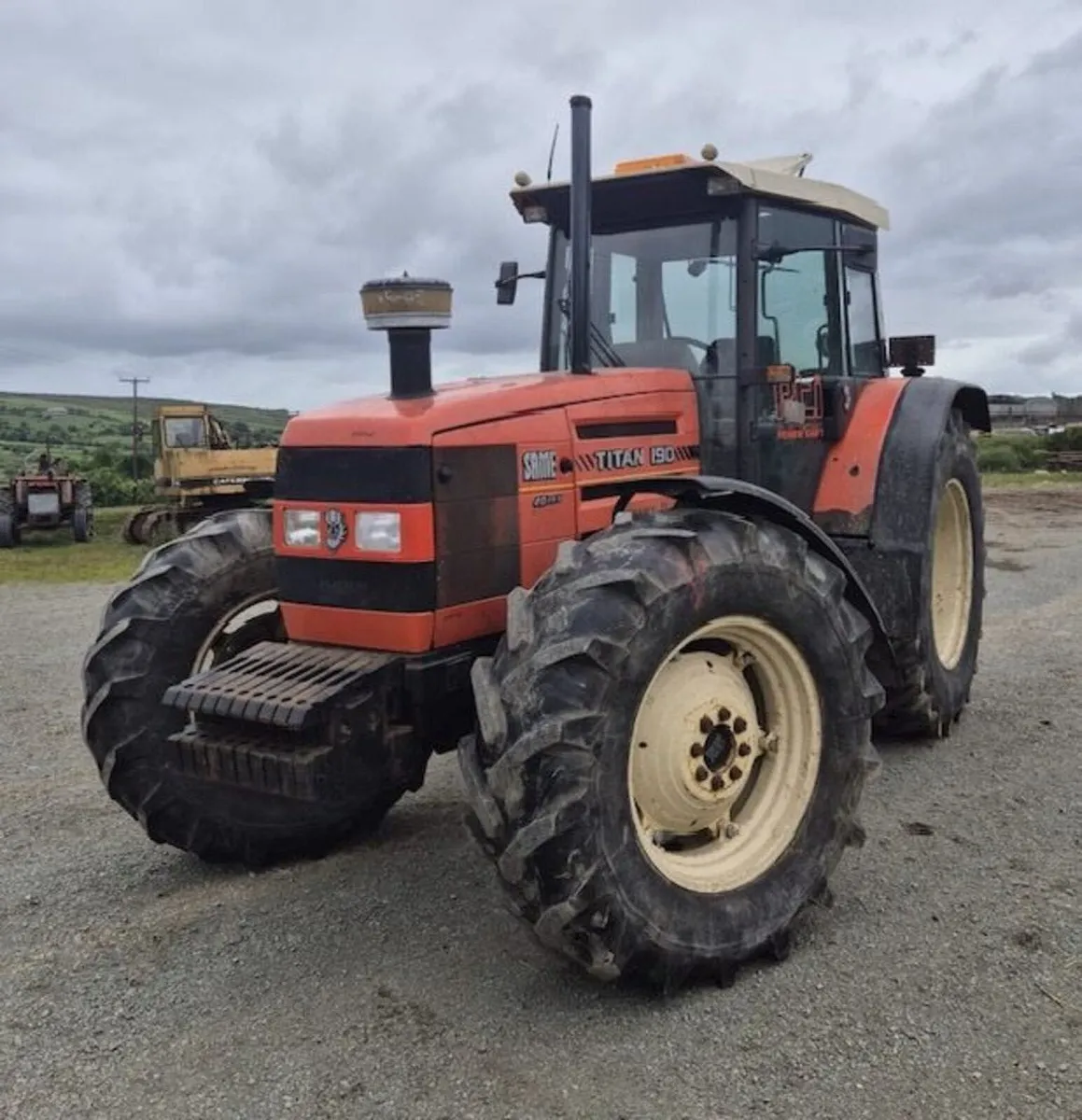 SAME 190 TRACTOR / TYRES / CAT 205 LC DIGGER - Image 2