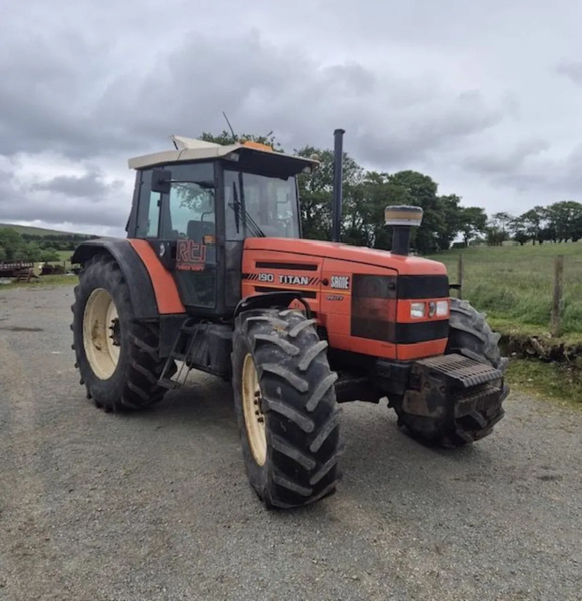 SAME 190 TRACTOR / TYRES / CAT 205 LC DIGGER - Image 1