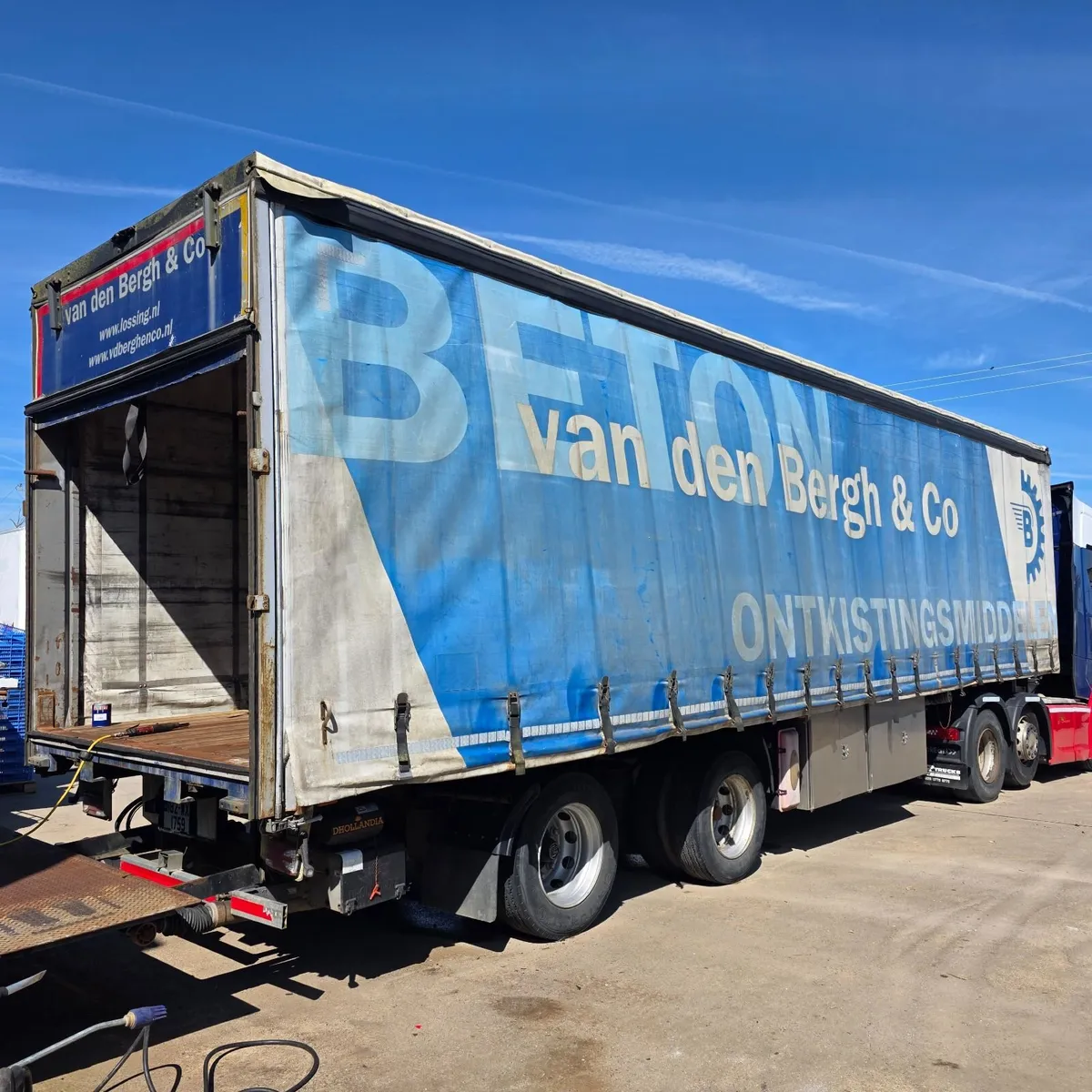 Curtainside trailer 11.5m rear steer - Image 1