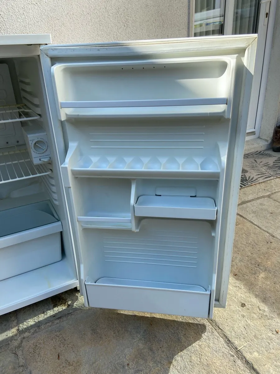 Hotpoint Under Counter Fridge. - Image 2