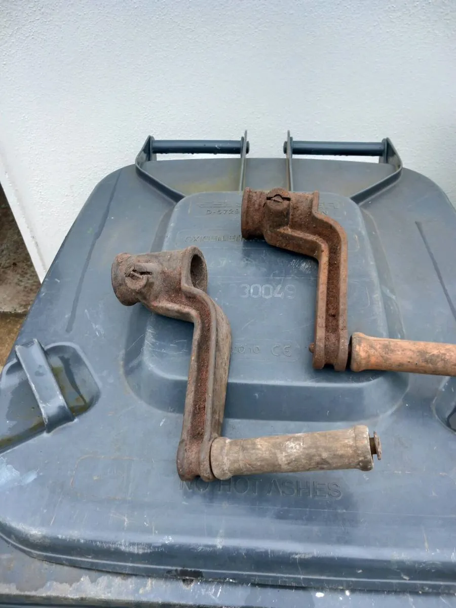 Lister diesel mixer starting handles - Image 2