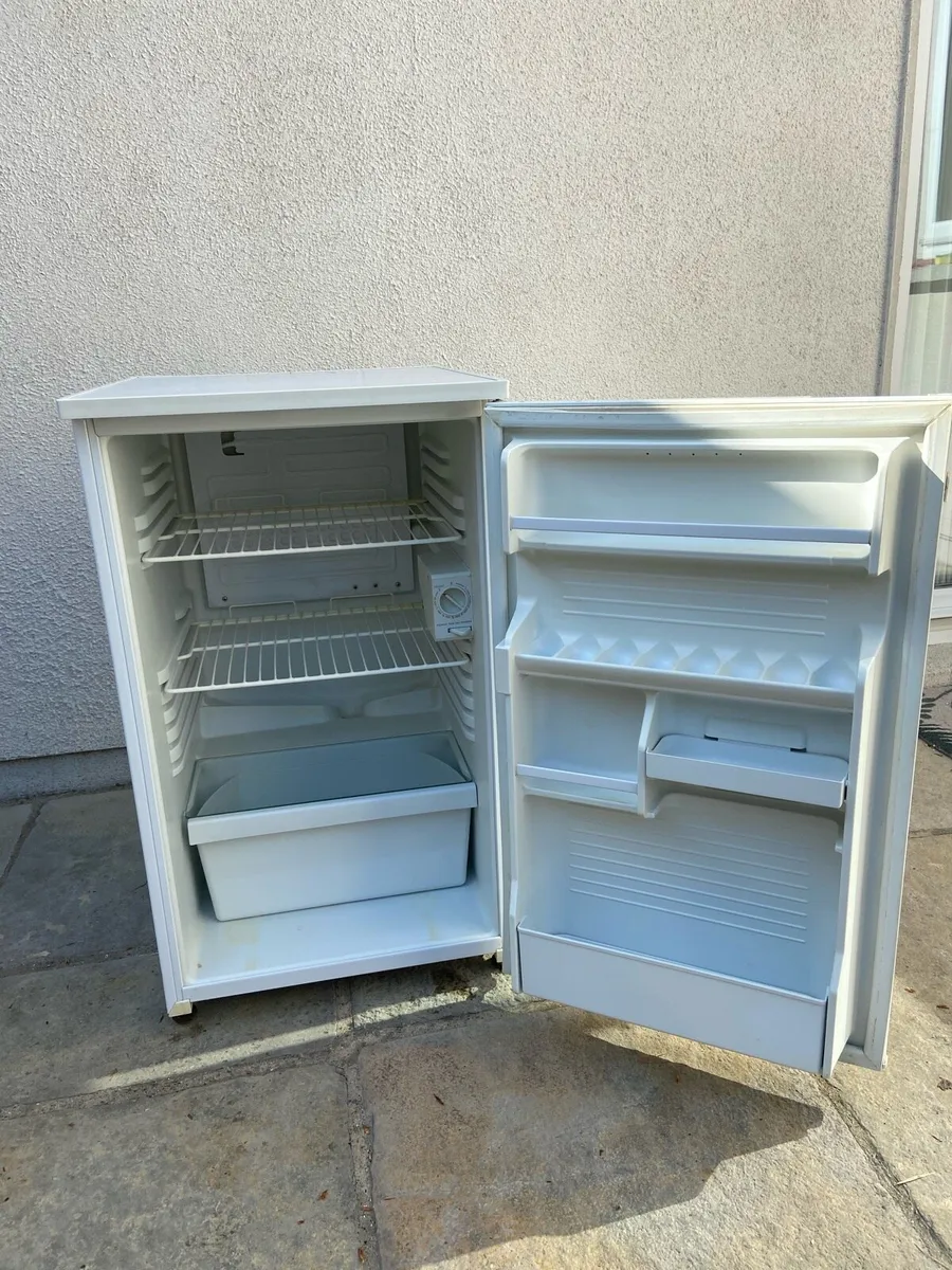 Hotpoint Under Counter Fridge. - Image 3